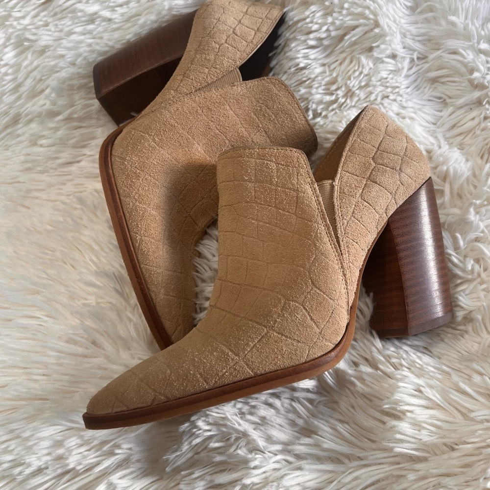 Vince Camuto cintella ankle heeled Boots size 8.5